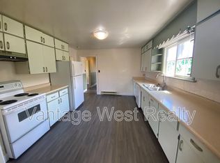 4221C Spiers Rd, Kelowna, BC V1W4E3