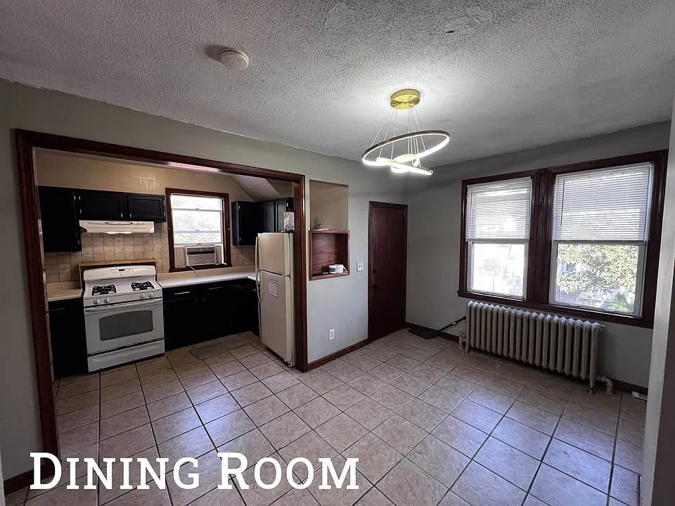 3 bed, $2,100 — Photo 1