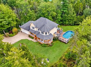 259 Henry Ave, Fall River, NS B2T 0C2