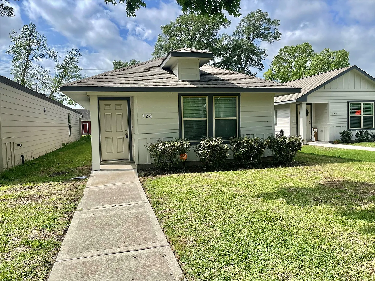 3 bed, 2.0 bath, 1300 sqft, $1,550 — Photo 1
