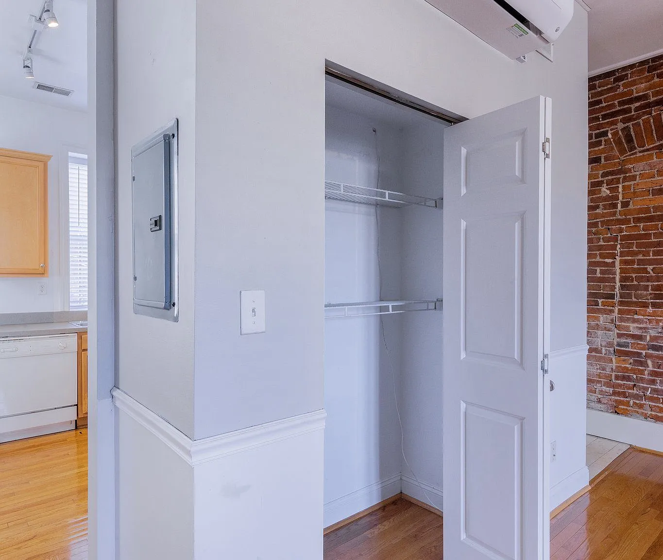 401 Euclid — Photo 1