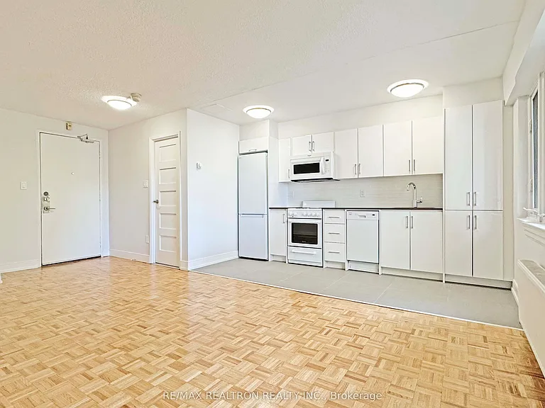 95 Lawton Blvd #B3 — Photo 3