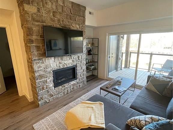 5th image of 13 Beausoleil Ln #104