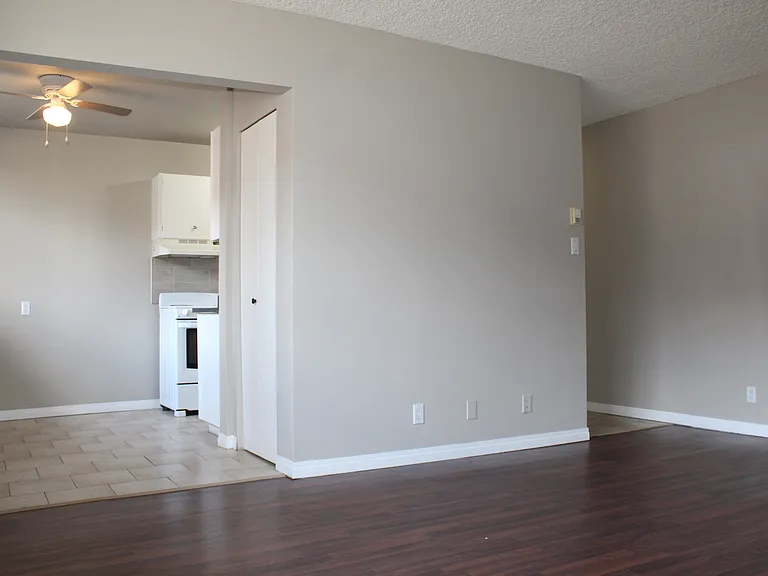 10717 107th St NW — Photo 3
