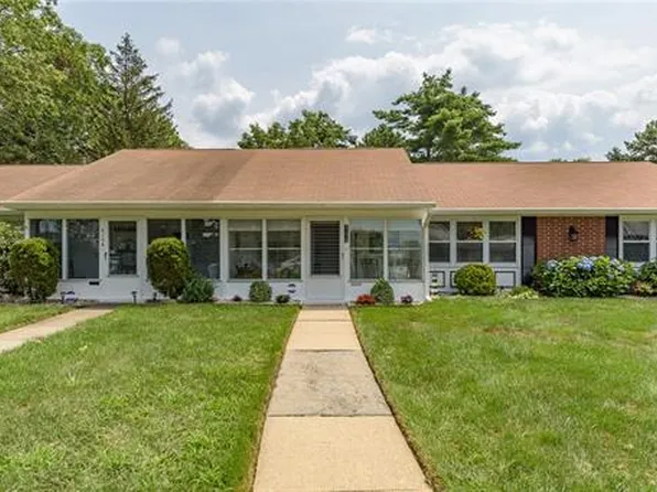 414B Chatham Ct, Lakewood, NJ 08701