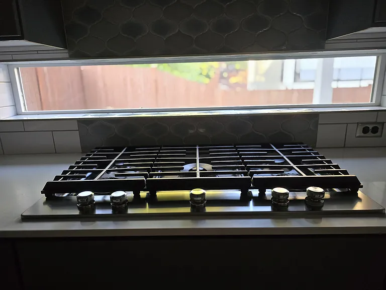 Gas Stove with exhaust