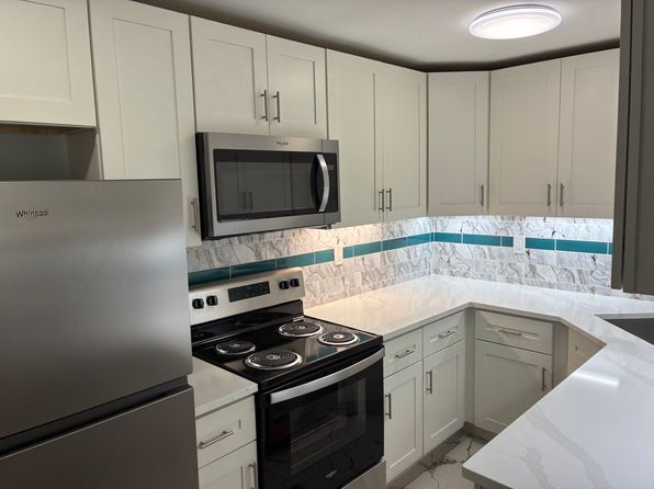 975 Parkside Pl APT C-8