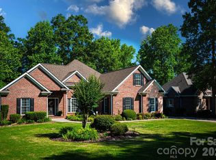4015 Foxes Trl, Cramerton, NC 28032