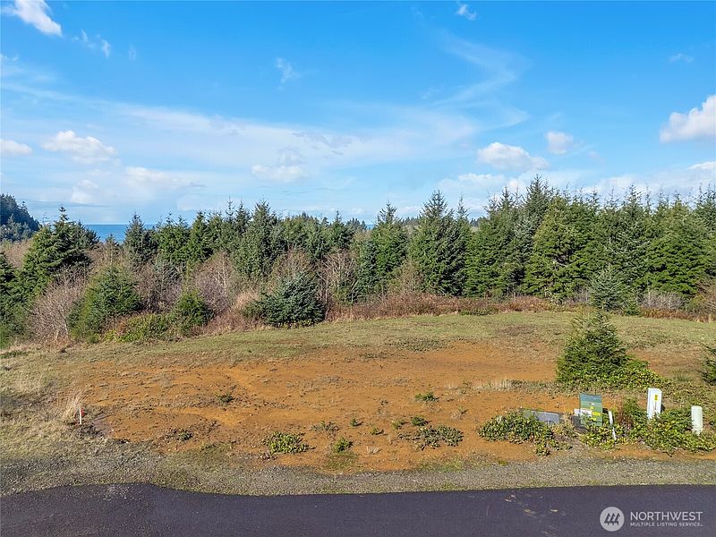 4th image of 3038 Ocean View Court
