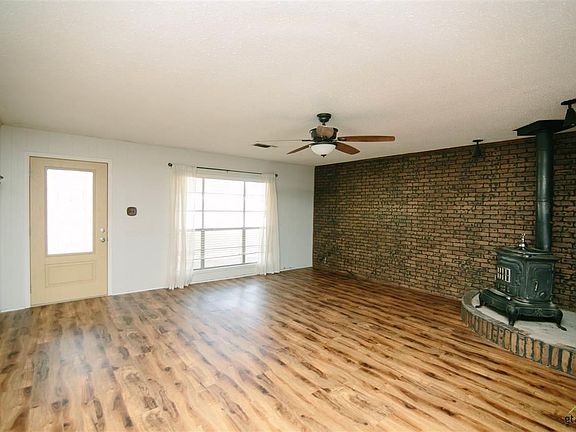 3rd image of 116 N Rainbow Dr