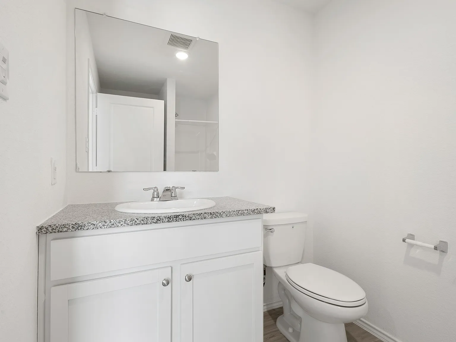 1 bed, 350 sqft, $1,025 — Photo 4