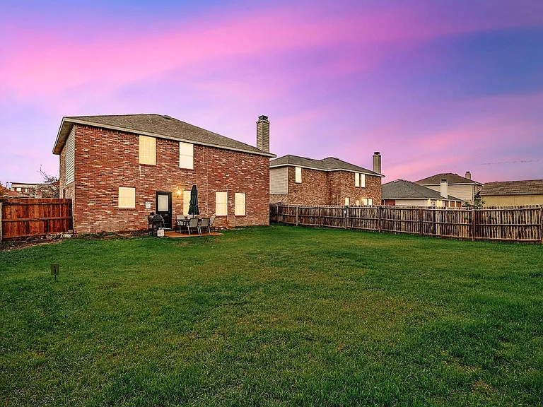2136 Dayton Ln — Photo 30