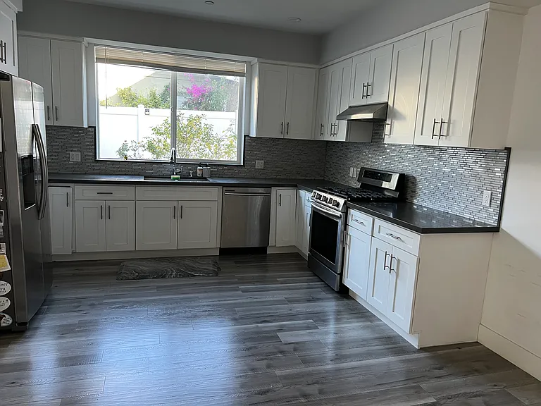 5008 Topanga Canyon Blvd — Photo 13