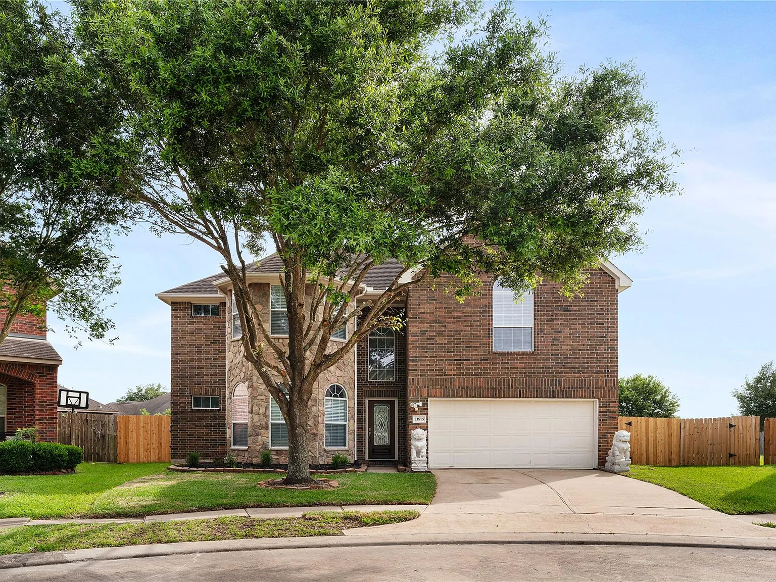 5 bed, 3.5 bath, 3050 sqft, $2,600 — Photo 1