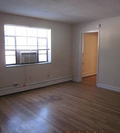 Living room/ bedroom