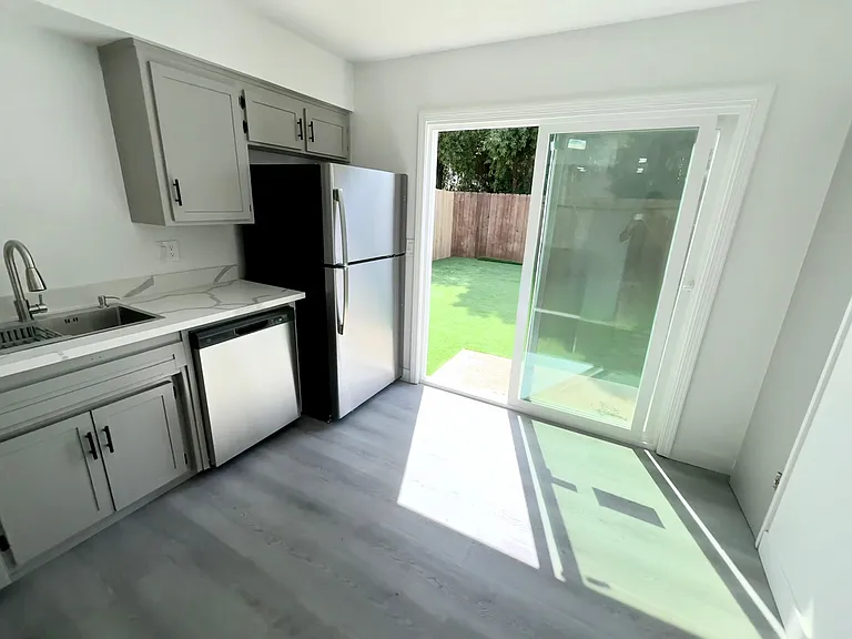 1546 Brighton Ave #C — Photo 6