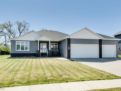 4232 Pine Pkwy S, Fargo, ND, 58104