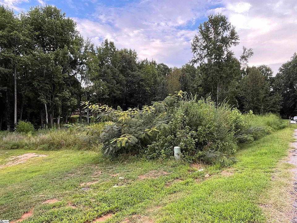 2nd image of 106 Pierce Rd