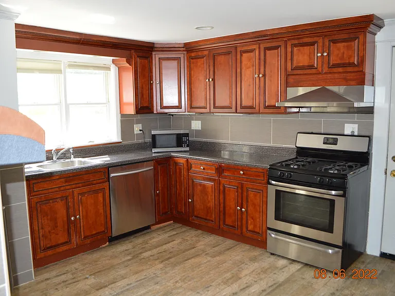 18-20 Somerville Rd #1 — Photo 5