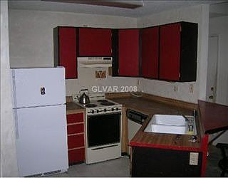 2nd image of 520 Elm Dr Unit 201