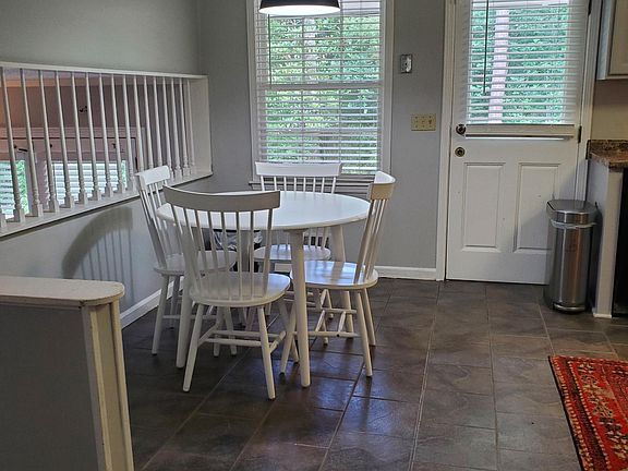 Spacious Kitchen - eat in area