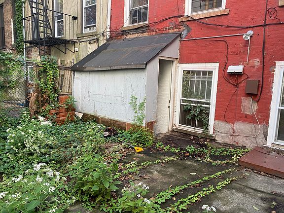 4th image of 375 Lewis Ave #3