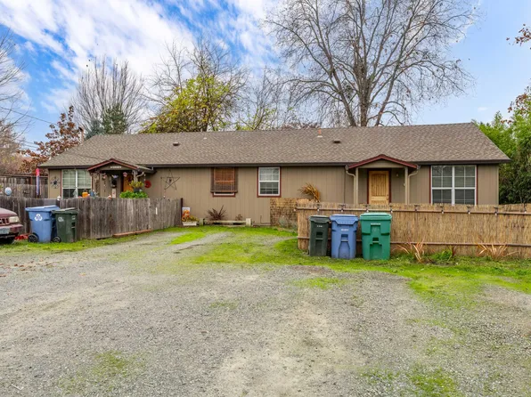 1848 Cloverlawn Dr, Grants Pass, OR 97527