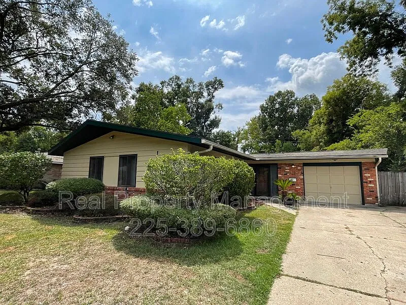 3 bed, 2.0 bath, 1025 sqft, $1,400 — Photo 2