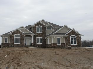 14612 Whisper Rock Blvd, Fort Wayne, IN 46845