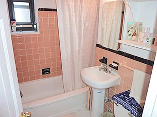 Sold by Manhattan Apartments | media 18