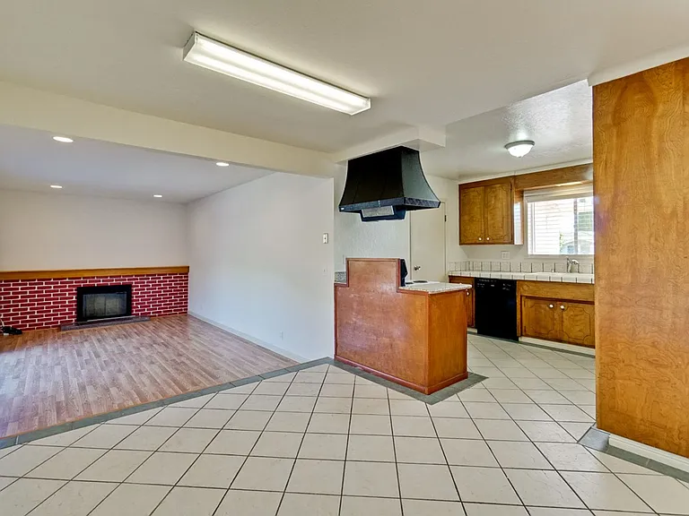 1109 White Cliff Dr — Photo 14