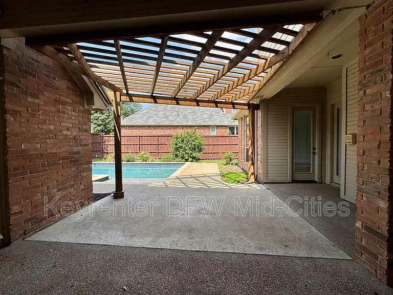 2417 Creekside Cir S — Photo 38