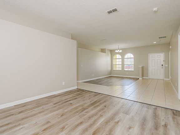 4th image of 15321 Sandy Hook Ln