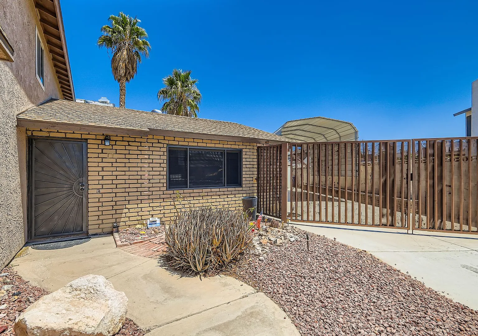 Highland Hills RV Parking 4 Bedrooms — Photo 3