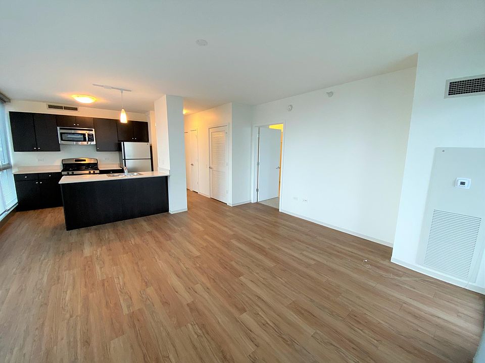 1st image of 351 E Wacker Dr #4007
