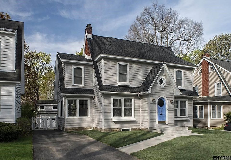 Perfection! Charming Colonial with 1,946 sq ft, 3 Bedrooms, 1.5 Baths, 1 Car Garage.