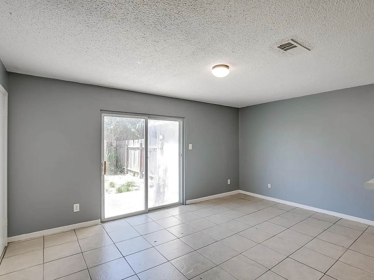 1 bed, 1.5 bath, 903 sqft, $1,000 — Photo 4