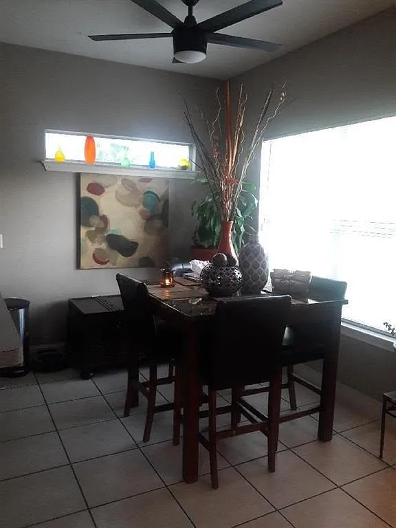 3 bed, 2.5 bath, 2616 sqft, $1,933 — Photo 3