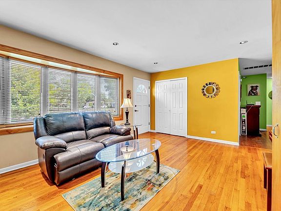 3rd image of 716 N Wilshire Dr
