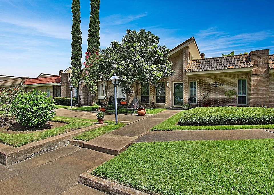 1st image of 3306 Palm Desert Ln