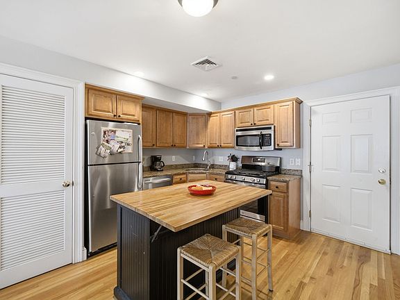 5th image of 198 W 3rd St Unit 4