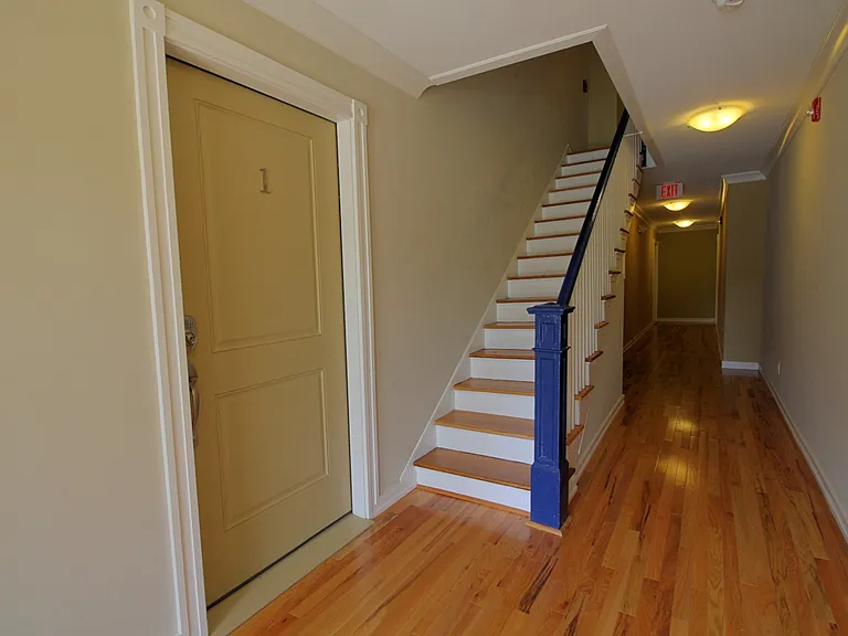 916 W Trinity Ave — Photo 3