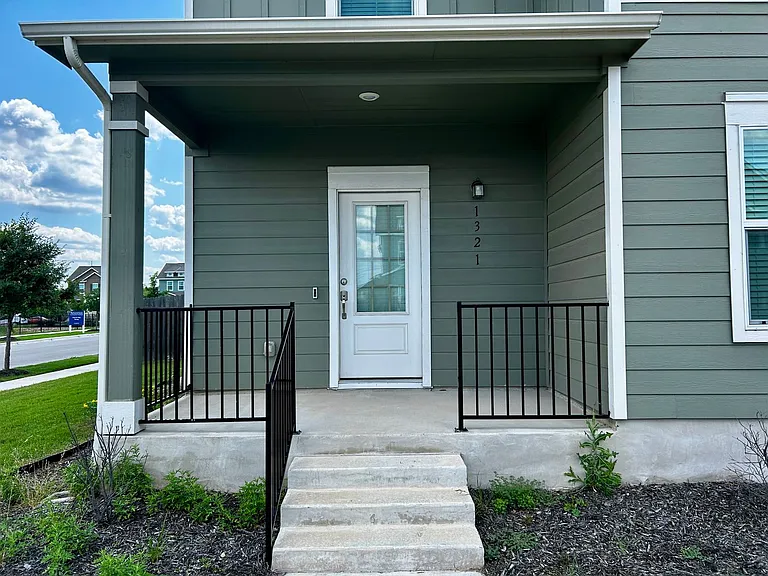 1321 Weatherford Ln — Photo 4