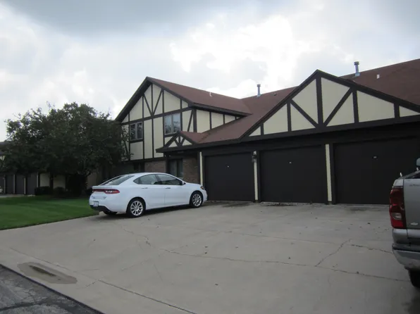 307 Carol Ct, Pontiac, IL 61764