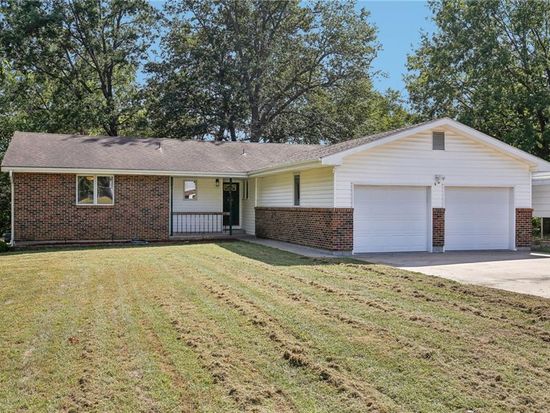204 Oak St, Windsor, MO 65360