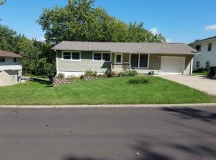 3525 Pershing Blvd, Clinton, IA 52732