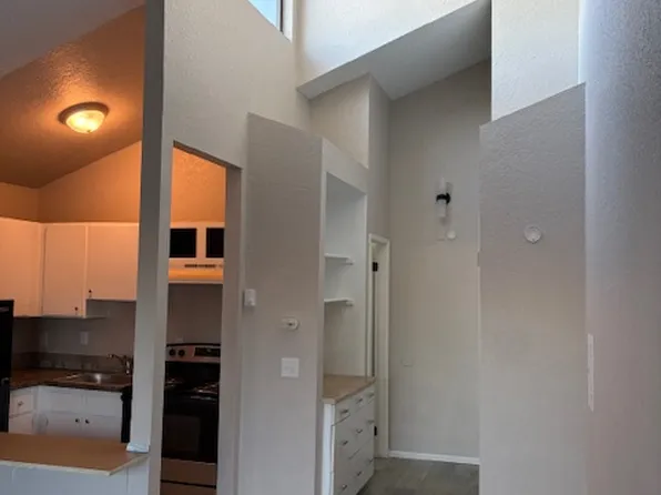 4526 S Henderson St APT 303, Seattle, WA 98118