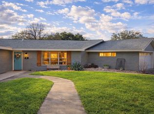 811 N Adams St, Beeville, TX 78102