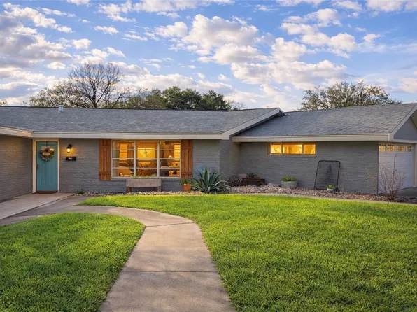 811 N Adams St, Beeville, TX 78102