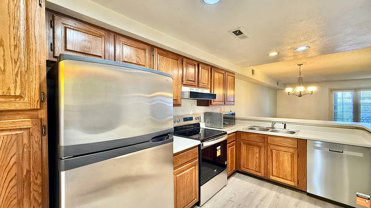 2 bed, 2.5 bath, 1274 sqft, $1,494 — Photo 4